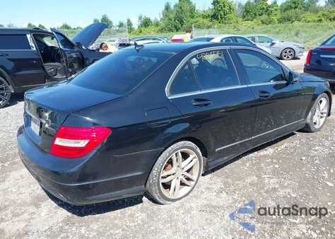 2013 Mercedes-Benz C 250 Luxury/Sport z USA, uszkodzony, nr VIN WDDGF4HB7DR295826